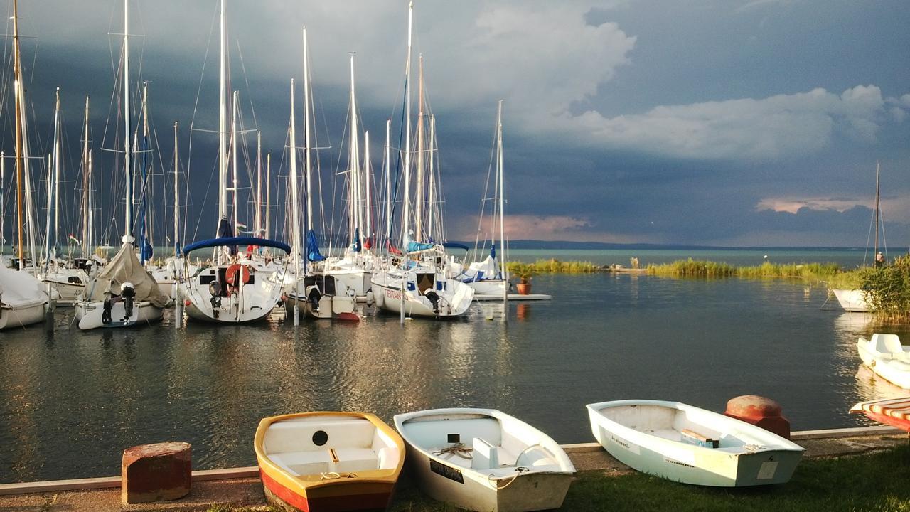 Balatinus Apartmanhaz Siófok Exterior foto